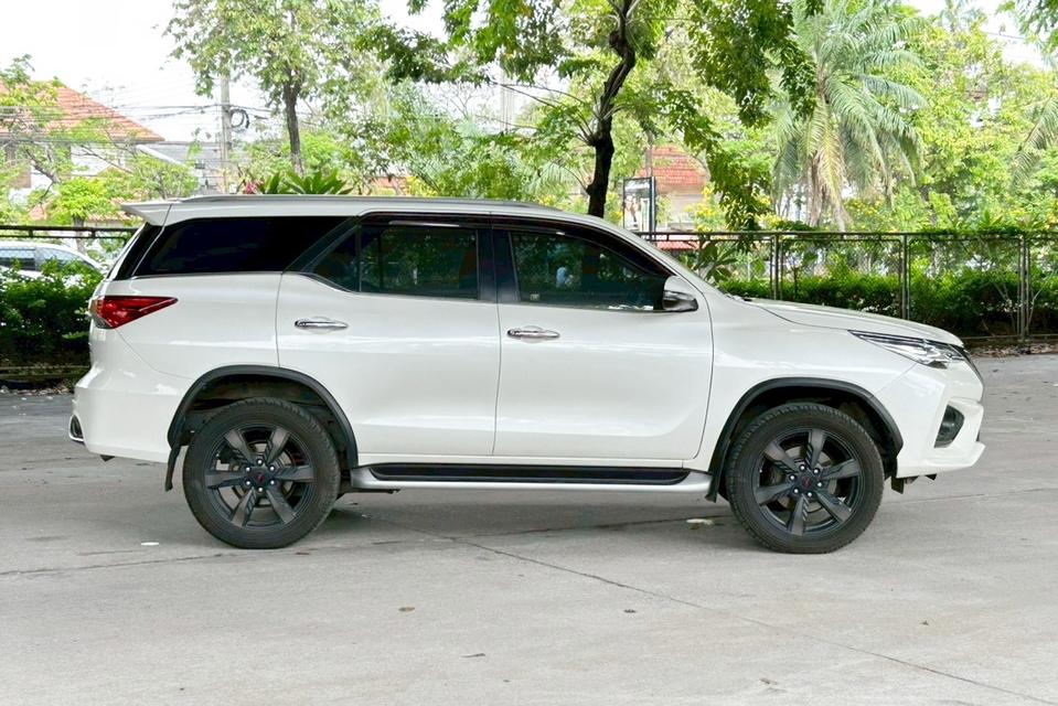 2018 Toyota Fortuner 2.8 TRD Sportivo 2WD AT รถสวย มือเดียว ป้ายแดง รูปย่อยที่ 4