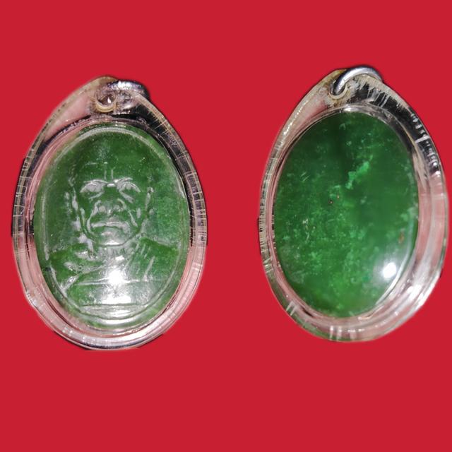 “พระหยกแท้ วัดปากน้ำภาษีเจริญ (หลวงพ่อสด) เช่ามาจากวัดโดยตรง หยกแท้สีเขียวเข้ม สภาพสวย ขอเปิดบูชาที่ 1,200 บาท รวมส่ง EMS”