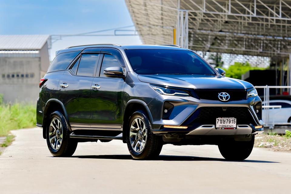 🎯 TOYOTA Fortuner 2.4 Leader A/T ปี 2023 💯🚘 รถสีเทา 🚘💯 รถบ้านแท้ มือเดียวป้ายแดง 💯🕰 รูปที่ 3
