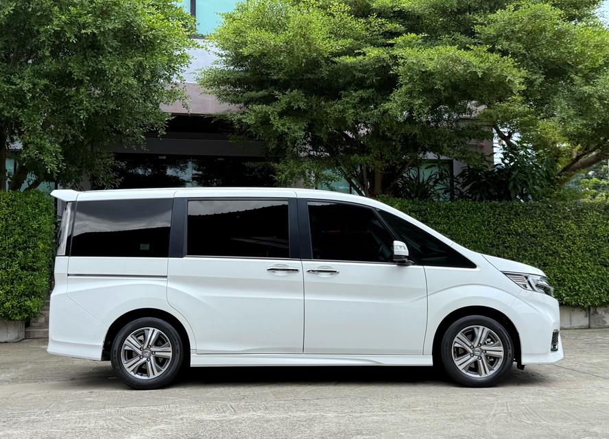2022 HONDA STEPWAGON G-EX รถมือเดียวออกป้ายแดง รถวิ่งน้อยเพียง 25,000 กม ตัวรถเป็นรุ่น TOP สุด รถไม่เคยมีอุบัติเหตุครับ 2