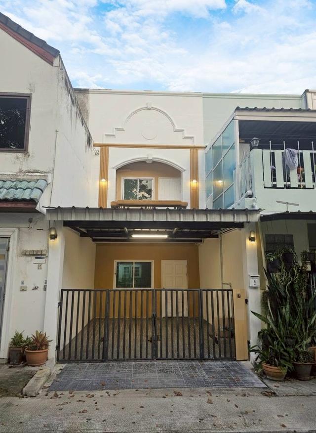 ขายทาวน์เฮาส์ 2 ชั้น หมู่บ้านปรีชา 8 บ้านรีโนเวทใหม่พร้อมอยู่ ราคาดีมาก (N.1936) 1