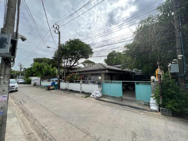 ขายที่ดินทำเลทอง 142 ตรว. สุขุมวิท 101-1 ใจกลางกรุงเทพ พร้อมสิ่งปลูกสร้าง (บ้านเก่า) ใกล้ BTS อุดมสุข 4