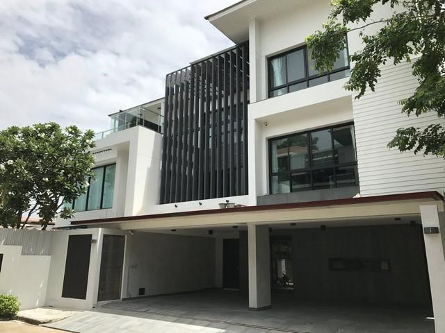 ให้เช่า บ้านเดี่ยว หมู่บ้าน อิสสระ พระราม 9 ติดสนามกีฬาราชมังคลากีฬาสถาน ใกล้ The Nine Center Rama 9 1