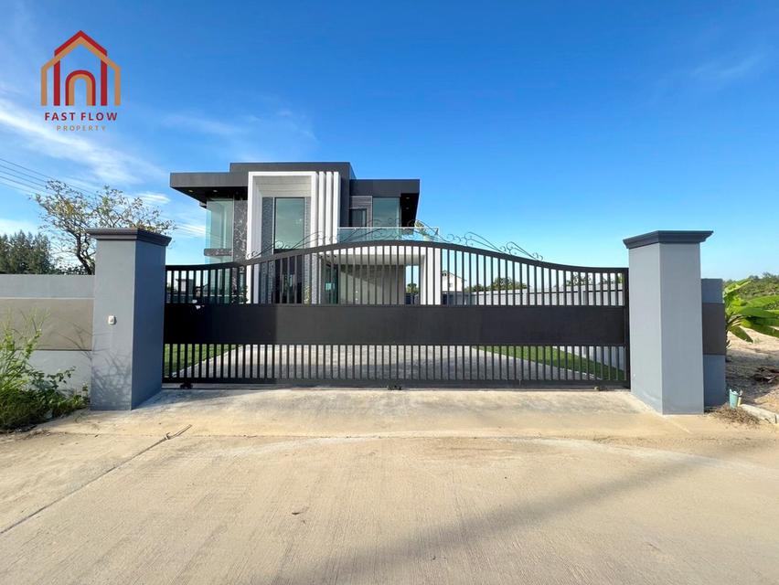 ขาย บ้านเดี่ยว ใกล้เซ็นทรัลนครปฐม ติดถนนสาธารณะ 2 ด้าน บ้านเลขที่สวย พร้อมอยู่ ไม่เคยพักอาศัย วัสดุอย่างดี ถนนยิงเป้าใต้ ซอยตรงข้าม สวนราชพฤกษ์เอราวัณ 20