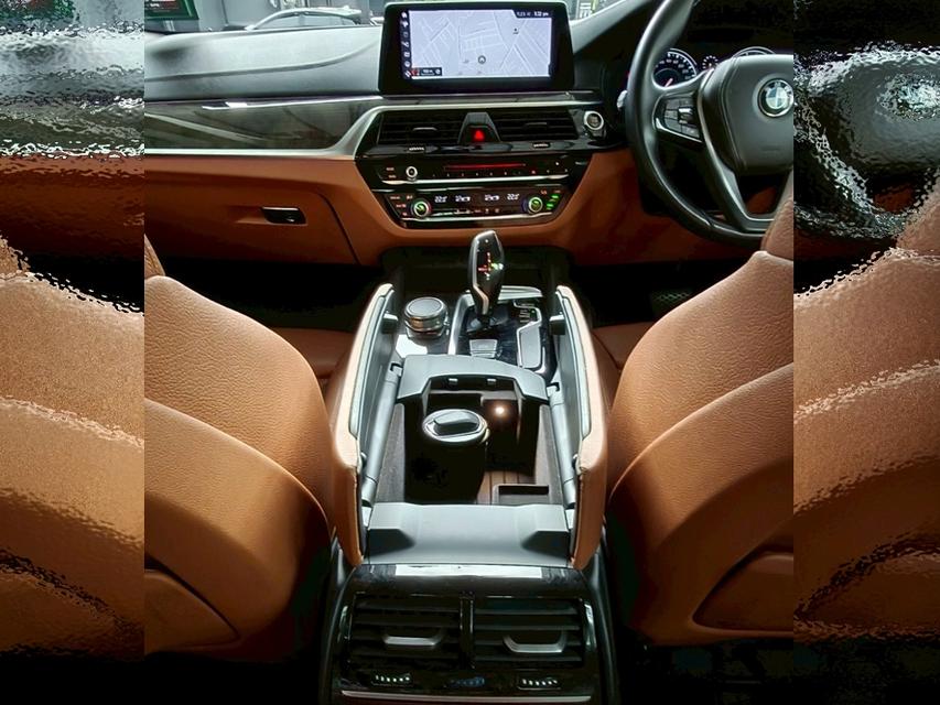 รถเข้าใหม่! BMW 520d Sport Line (G30) ปี 2018 สีขาว ดีเซลล้วน 9