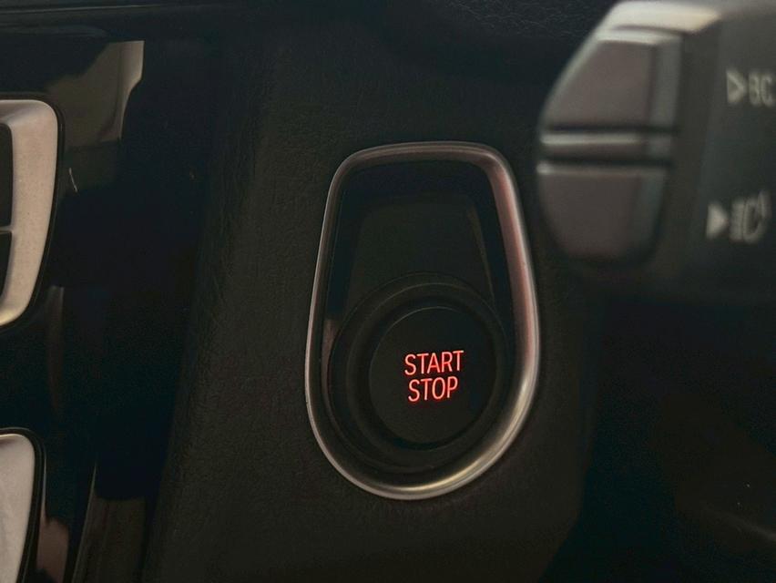 รหัสรถ WMT7698 BMW 330e M Sport LCI ปี 2018 9
