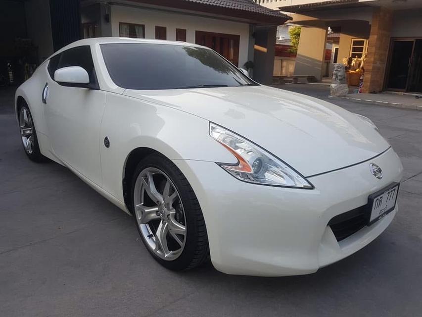 Nissan 370 MT สีขาว ปี 2010 3