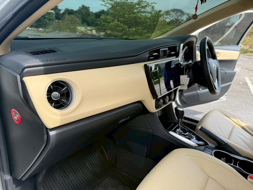 TOYOTA ALTIS 1.6 G Sedan AT 2018 10