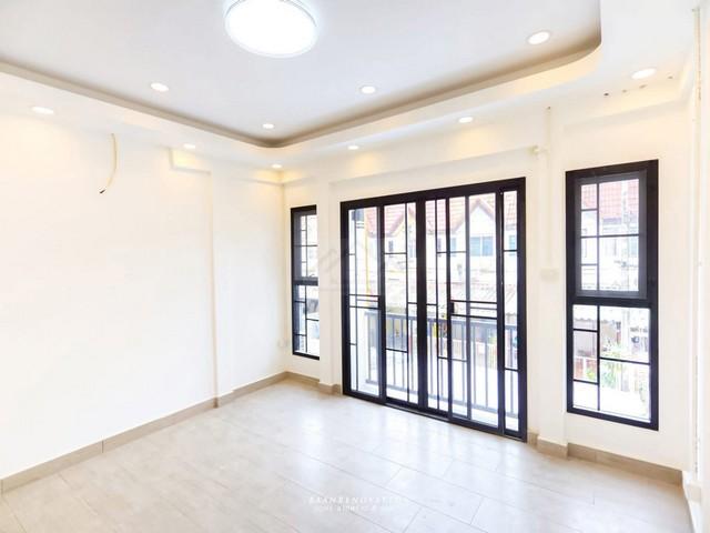 ขายทาวน์เฮ้าส์ 2 ชั้น รีโนเวทใหม่สวย สไตล์ มินิมอล หมู่บ้านสวนทิพย์ คลองลำเจียก12 ใกล้เลียบด่วน 7