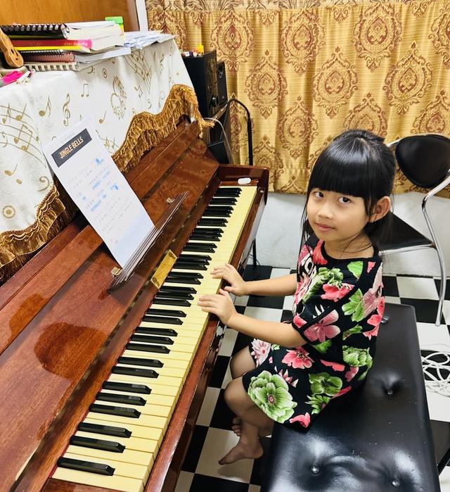 รับสอนเปียโน ที่ Fin Music School 6