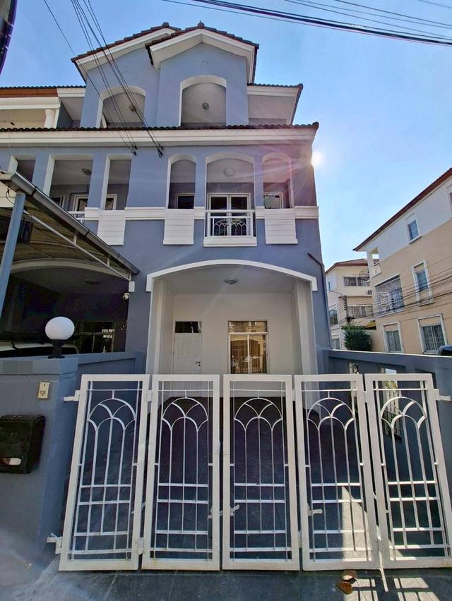 ขายด่วนบ้านทาวน์โฮม 3 ชั้น หลังมุม หมู่บ้าน The Balcony Home เฉลิมพระเกียรติ ร.9 ซอย 28 ใกล้สวนหลวง ร. 9 (N.1971) 13