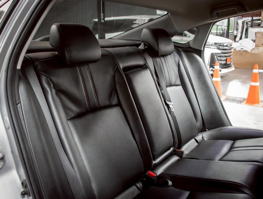 HONDA CIVIC FC 1.8 E i-VTEC ปี2021 11