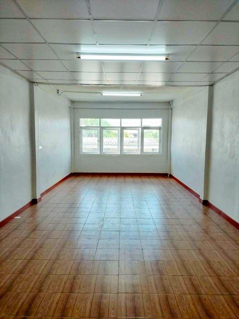 วชิรธรรมสาธิต 37-47 BTS ปุณณวิถี 1.4กม.ให้เช่าอาคารพาณิชย์ 3 ชั้น รีโนเวทใหม่ 2 นอน 2 น้ำ พื้นที่กว้าง 18 ตร.วา. 200 ตร. 3