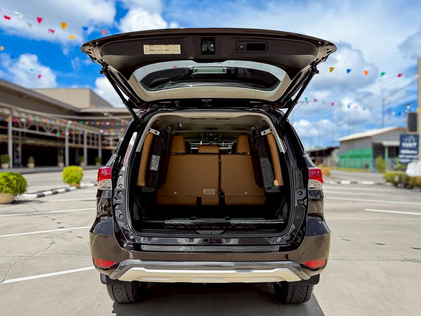 🚗 TOYOTA FORTUNER 2.8 V  ขับ4 เกียร์ออโต้ ปี 2016  ฟรีเงินดาวน์ รูปที่ 9
