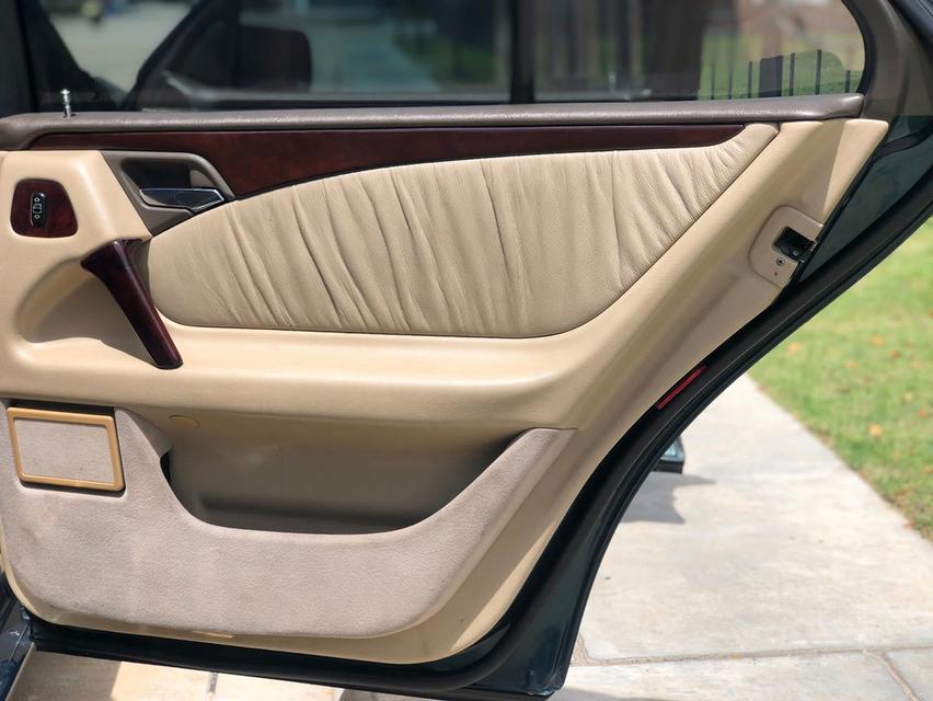 รถยนต์มือสองรถเบนซ์มือสอง รูปที่ 10