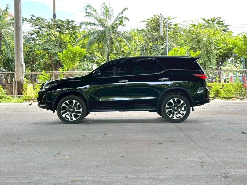 ขายรถ Toyota Fortuner Legender 2.4 2WD ปี 2022 สีดำ เกียร์ออโต้ 7