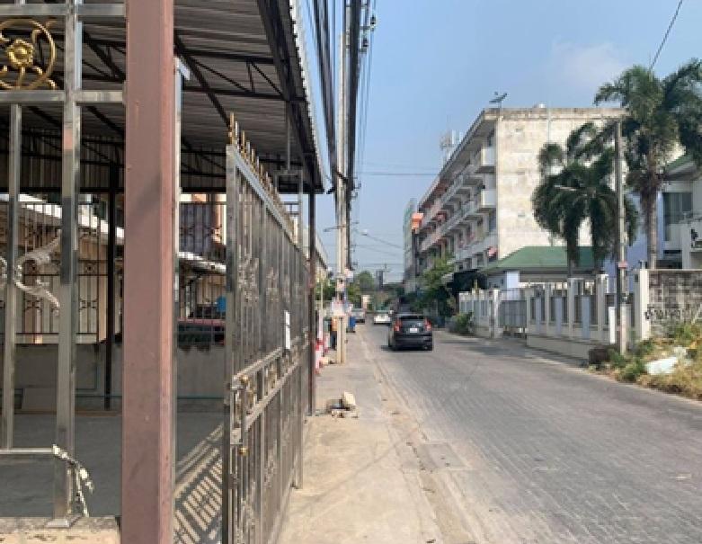 ให้เช่าอาคารพาณิชย์ 2 คูหา 4.5 ชั้น ริมถนนลาดกระบัง เข้าซอยไม่ลึก แอร์ 10 เครื่อง จอดรถในรั้ว 2 คัน 11