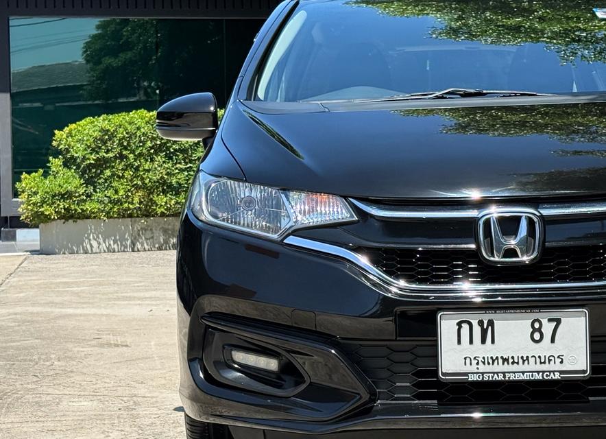 2019 HONDA JAZZ GK รถมือเดียวออกป้ายแดง รถวิ่งน้อย เข้าศูนย์ตามระยะ รถไม่เคยมีอุบัติเหตุครับ 7