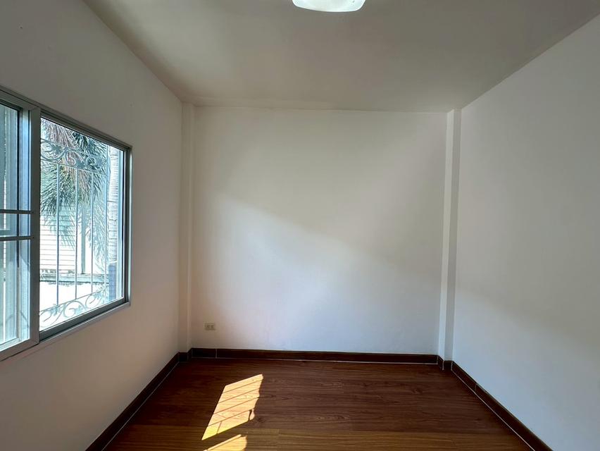 ขายถูกมาก!! ทาวน์เฮ้าส์  เดอะวิลล่า รัตนาธิเบศร์-ราชพฤกษ์ ท่าอิฐ ถนนรัตนาธิเบศร์ หลังมุม 13