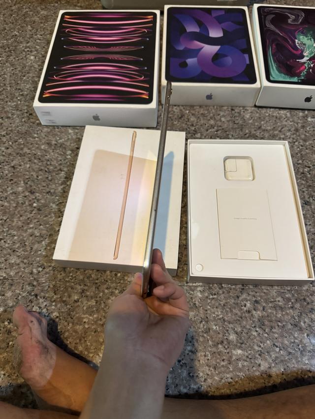 ขายๆๆๆถูกๆๆiPadPro9.7สีGold32กิ๊กWifi Celluer ใส่ซิมได้มีกล่องอีมี่ตรงใช้งานดีทุกๆฟังชั่นสูนTrueทุกๆฟังชั่นรีสโตได้ตลอดไม่มีติดไอคราว Model TH/A สภา 6