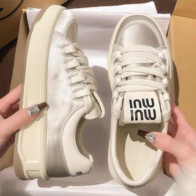 รองเท้าผ้าใบMiumiu