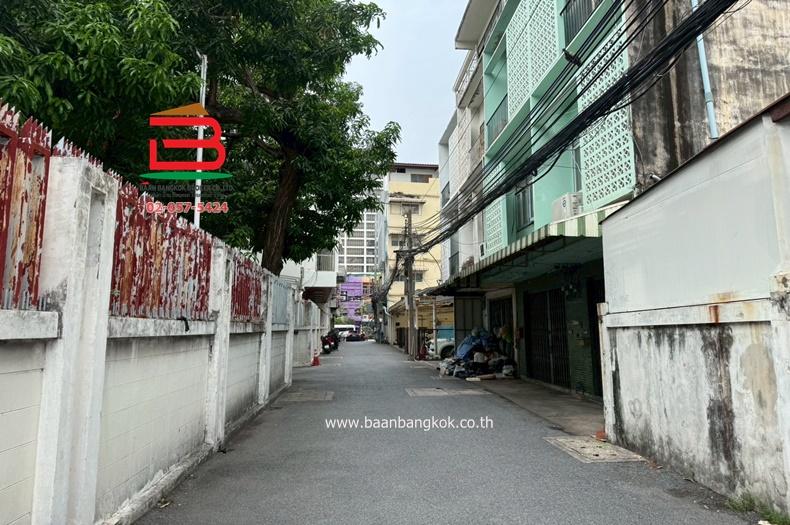 ที่ดิน ซอยสีลม 11 เนื้อที่ 230 ตรว. ใกล้มูลนิธิตระกูลหว่อง ถนนสีลม แขวงสาทร เขตบางรัก กรุงเทพมหานคร 2