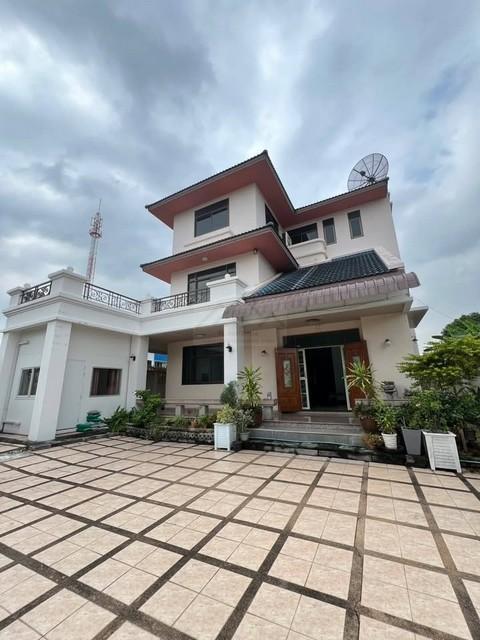 ให้เช่า บ้านเดี่ยว 3 ชั้น ลาดพร้าว 93 ใกล้รถไฟฟ้า สถานีมหาดไท เหมาะอยู่อาศัย ทำออฟฟิศ ** จดทะเบียนได้ 7 ห้องนอน 1