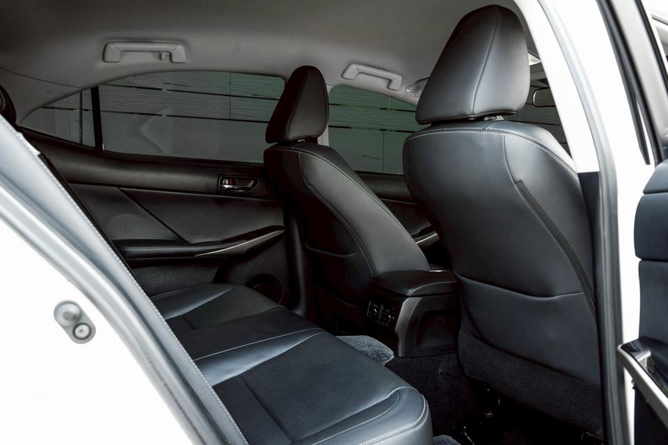 รหัสรถ CBL4343 LEXUS IS300h 2.5 Luxury AT 2016 รูปที่ 12