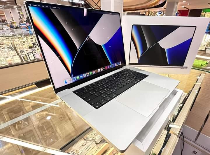 ขายต่อ MacBook Pro M1 Max สี Silver 2