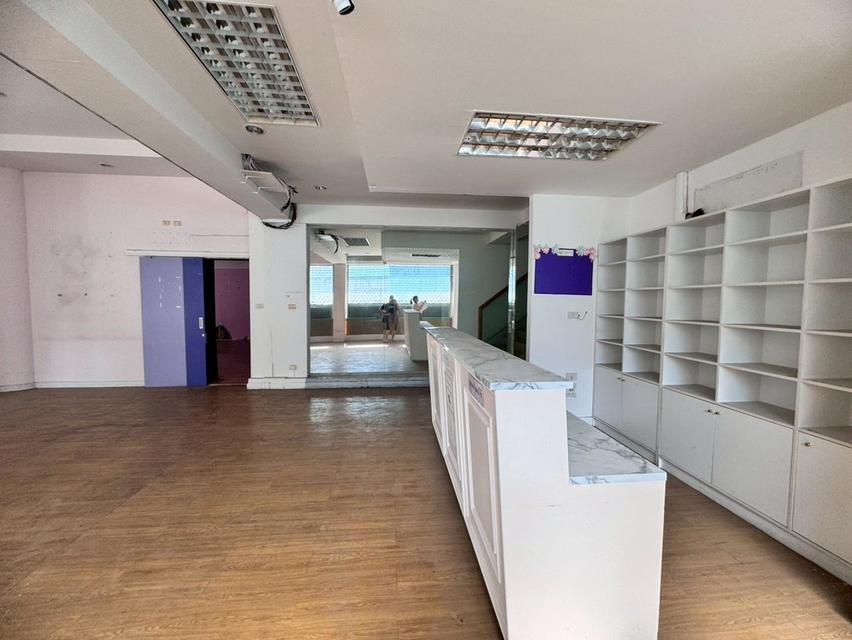 ให้เช่าอาคารพาณืชย์ ชั้น 1 และชั้นลอย อาคารโล่งสวย ติดถนนรามคำแหง (N.1920) 1