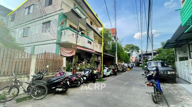 ขายอาคารพาณิชย์ และบ้านพักอาศัย ในคูเมืองเชียงใหม่ 1