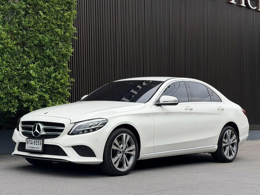Benz C220d AV Facelift 2020 สีขาว เข้าศูนย์ Benz ตลอดทุกระยะ