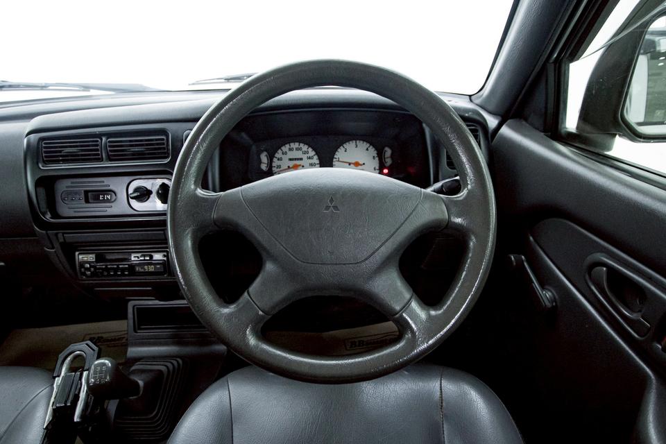 MITSUBISHI STRADA GRANDIS 2.5 4DR 2003  10