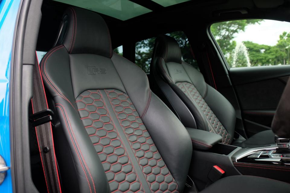 Audi RS4 Avant 2.9 V6 Bi-Turbo Quattro ปี 2022 สีฟ้า รถสวยไมล์น้อย หาอยู่ด่วนช้าไปก่อน รูปที่ 18