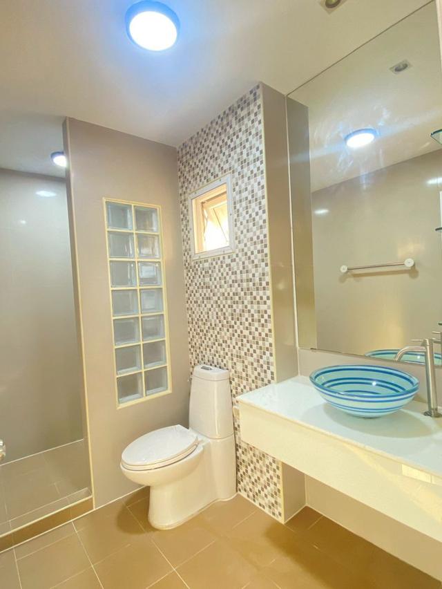 ขายทาวน์โฮม 3 ชั้น หลังมุม  เนื้อที่ 30.3 ตร.วา  หมู่บ้านเมอริทเพลส 2  ถนนลาดพร้าว 101 ซอย 39 แขวงวังทองหลาง 12