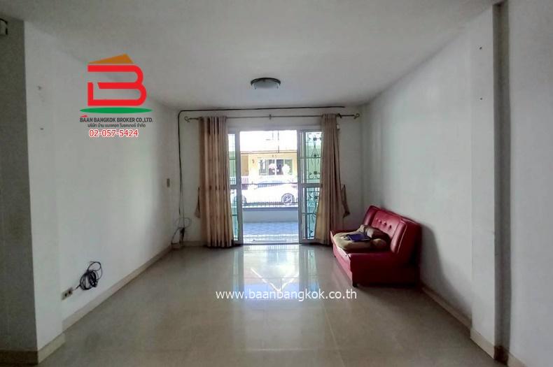 ทาวน์เฮาส์ หมู่บ้านประภาทรัพย์ 4 (ใกล้ห้างแฟชั่นไอส์แลนด์) เนื้อที่ 21 ตรว. แขวงบางชัน เขตคลองสามวา 7