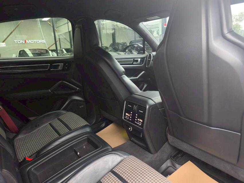 รหัสรถ KPV39 2024 PORSCHE CAYENNE Lightweight Sports Package COUPE E - HYBRID 8