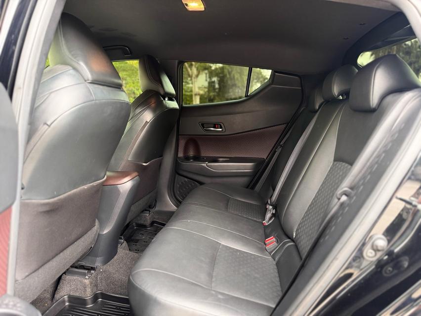 Toyota C-HR Hybrid  Y19 Wagon 4dr HV HI CVT FWD top  1.8 (Hybrid) (MNC). สีดำ ออโต้ 7