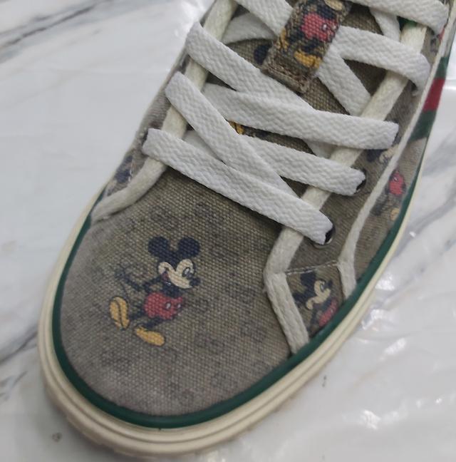 💢Gucci X Disney ลาย Mickey Mouse สุดคลาสสิก รองเท้าผ้าใบมือสอง 42.5/27.5 สภาพ 8/10 รูปที่ 6