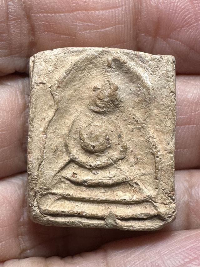 พระเนื้อดินเผาพิมพ์ซุ้มเส้นลวด หลวงพ่อโต วัดโพธิ์ศรีเจริญ สุพรรณบุรี (หลวงพ่อมุ่ยร่วมเสก)