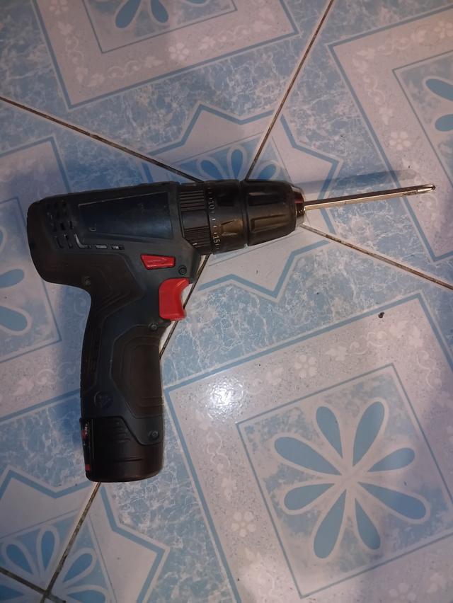 สว่านแบต bosch พร้อมแบตอีกก้อนที่ชาตะร้อมกล่อง