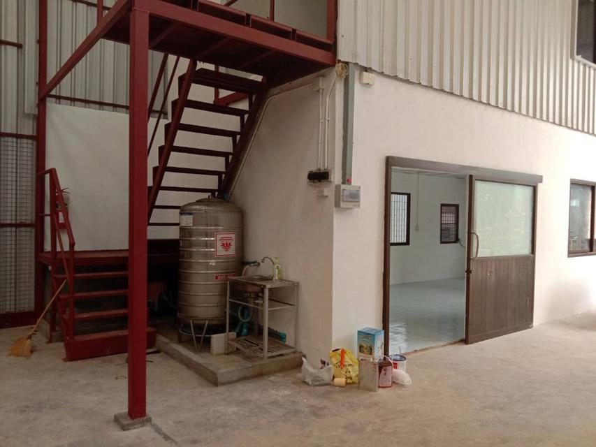 ให้เช่าโกดังใหม่พร้อมสำนักงาน พื้นที่ใช้สอย 711 ตรม. ใกล้แยกเทพารักษ์ น้ำไม่ท่วม เข้าออกสะดวก เพียง 55,000/เดือน 3