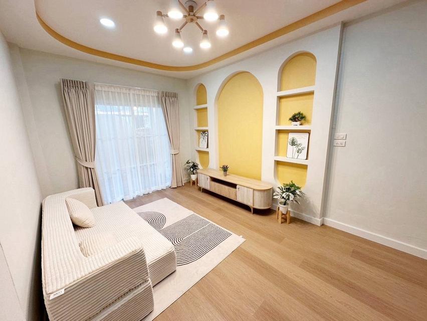 หมู่บ้านวรารักษ์  เลียบคลองสอง 27 5