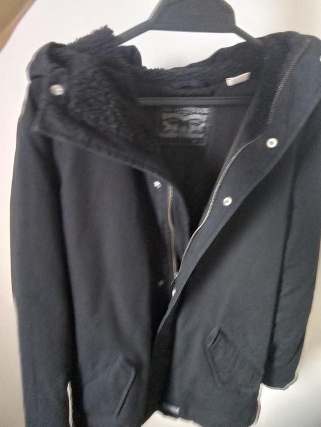 Levi เสื้อแจ็คเก็ต ปาร์ก้า Unisex สภาพดี สำหรับ Winter