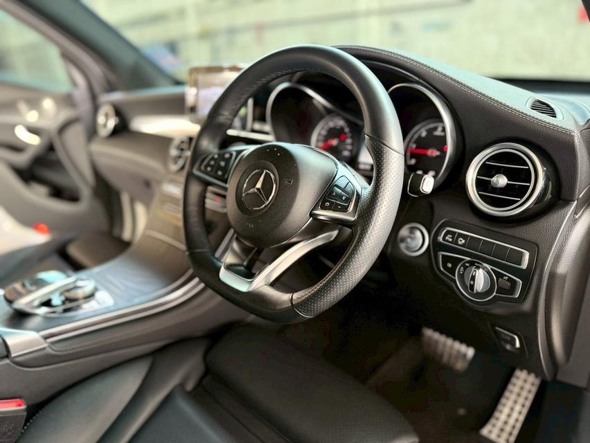 Benz GLC250 d AMG Dynamic ดีเซล สีขาว ปี 2019 รถบ้านมือเดียวป้ายแดง  ไม่เคยทำสี รูปที่ 8