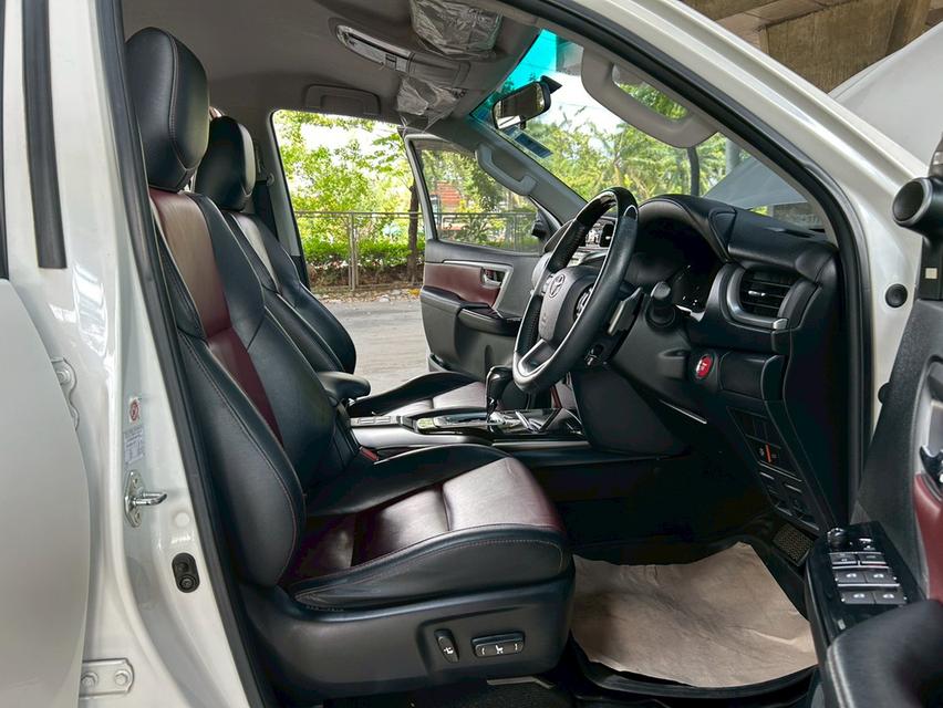 2018 Toyota Fortuner 2.8 TRD Sportivo 2WD AT รถสวย มือเดียว ป้ายแดง รูปที่ 16