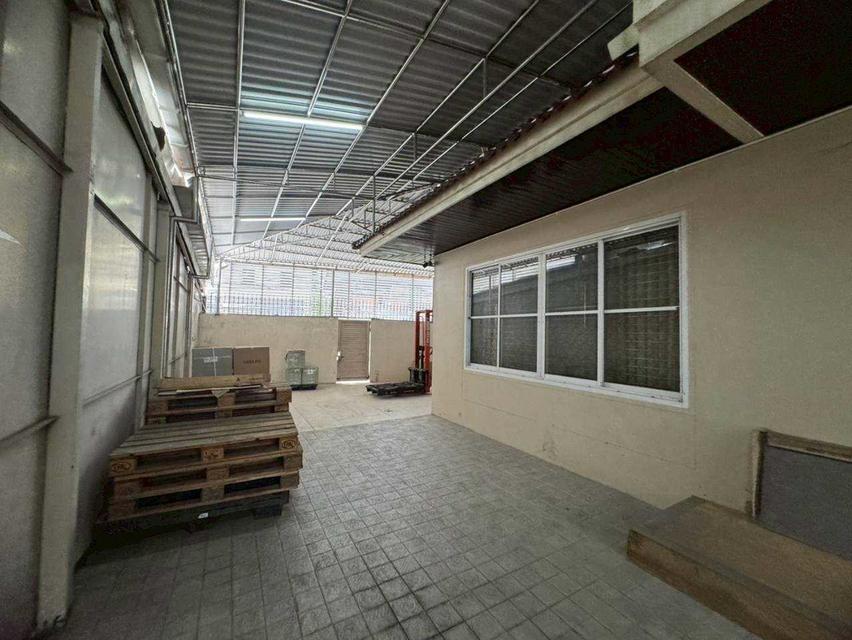 ให้เช่าอาคาร 3 คูหา 3.5 ชั้น + ดาดฟ้า พร้อมบ้าน 2 ชั้น ด้านหลัง ทำเลทอง ลาดพร้าว 71 (N.2012) 17