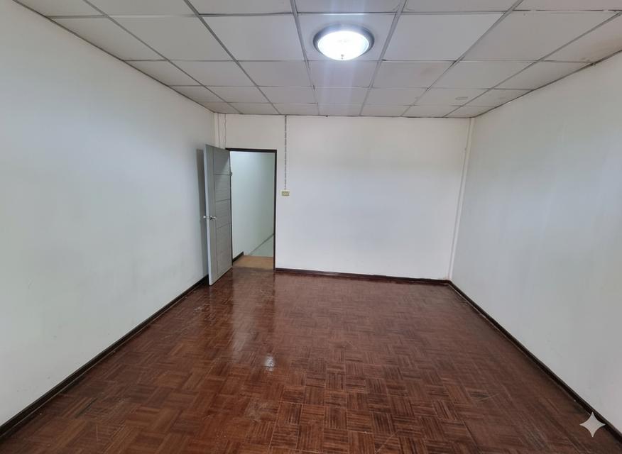 ให้เช่าทาวน์เฮ้าส์ 2 ชั้น ซ.บ้านแสงตะวัน ตำบลวัดไทร อ.เมืองนครสวรรค์ 9