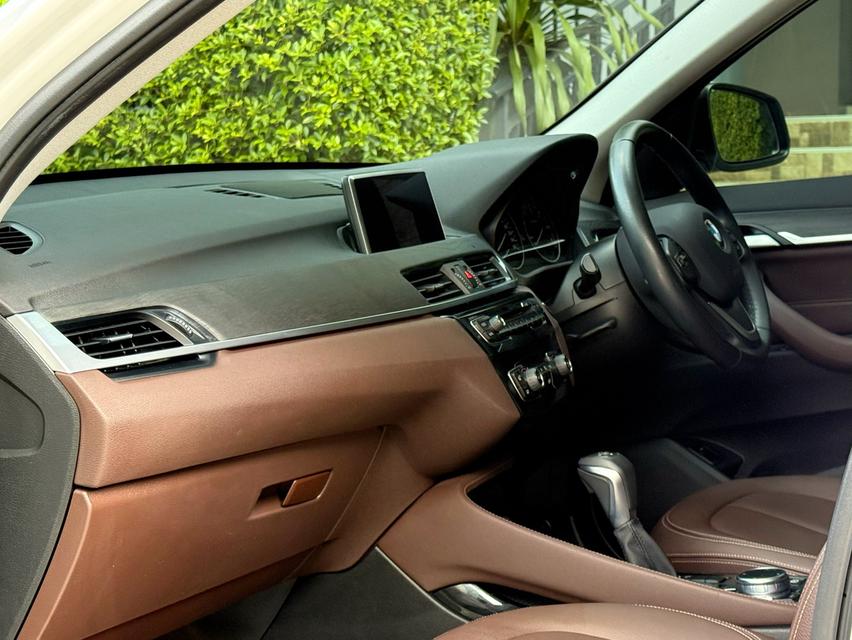 2020 BMW X1 20D ( 190 แรงม้า ) รถมือเดียวออกป้ายแดง รถวิ่งน้อย เข้าศูนย์ตามระยะ รถไม่เคยมีอุบัติเหตุครับ 11