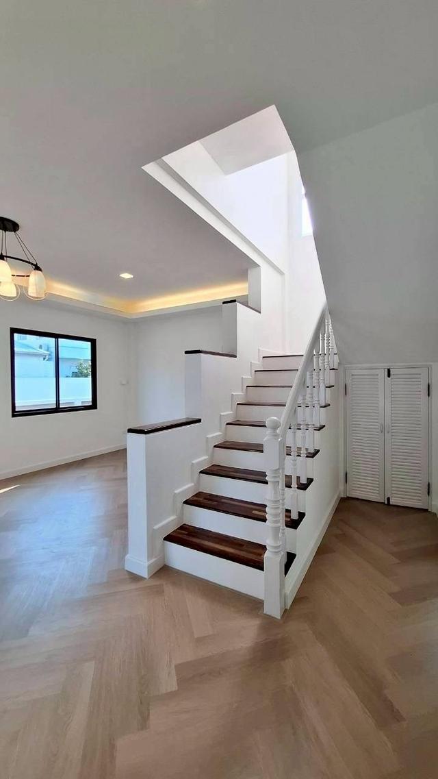 หมู่บ้านกาญจนลักษณ์3  ติดถนนกาญจนาภิเษก 12